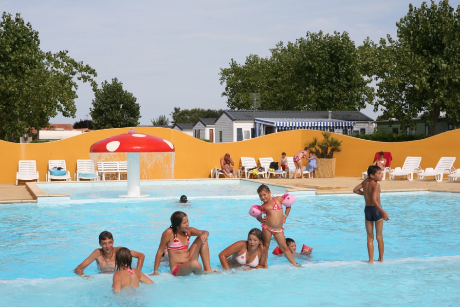 camping au sable d olonne avec piscine