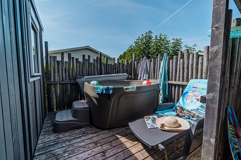 Mobil-Home 3 chambres, jacuzzi, Camping en Vendée