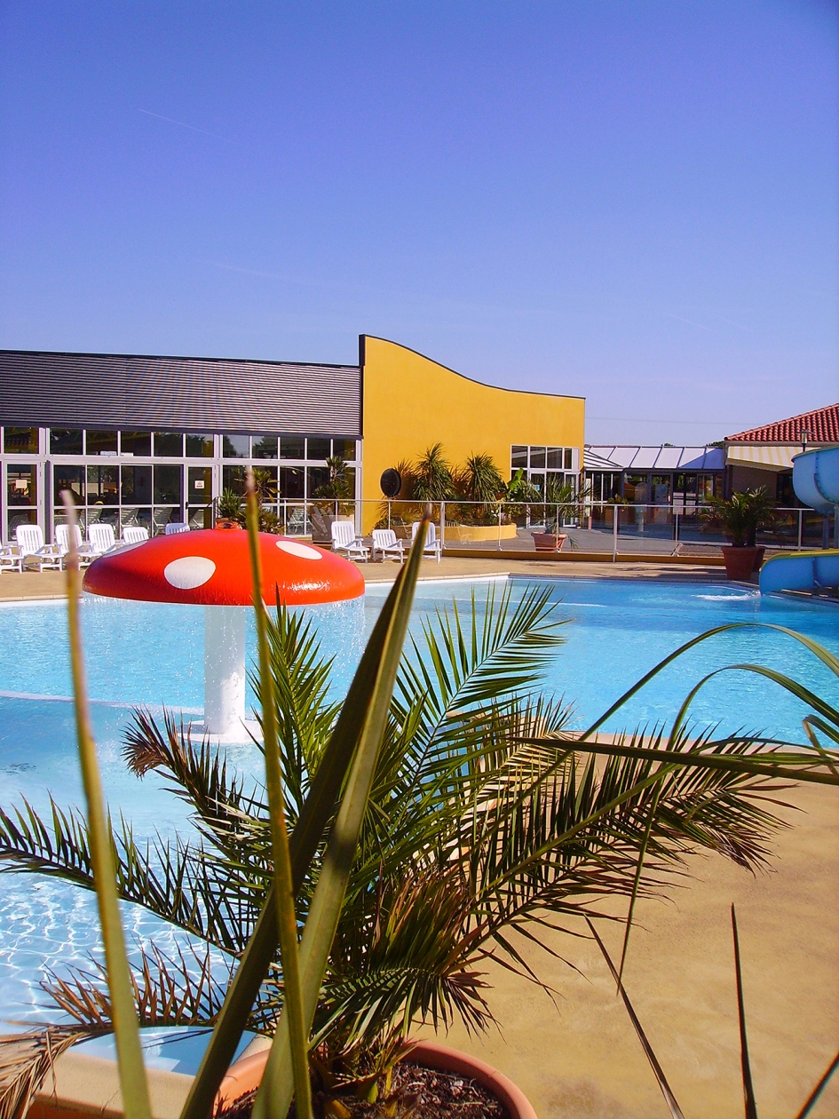 piscine-exterieure-pataugeoire-toboggan-camping-bel-air-vendee-cybele-vacances