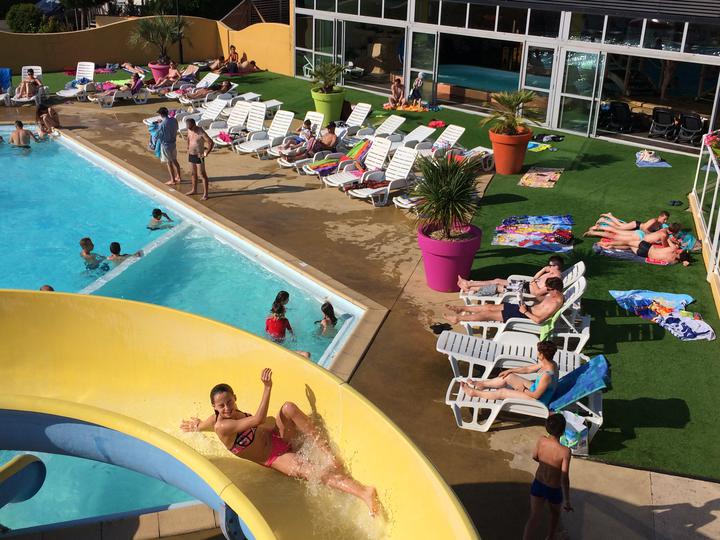 piscine-extérieure-camping-bel-air-cybele-vacances-toboggan-vendée